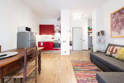 Teorema Apartment by Reasy&Busy, Verona