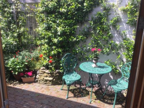 Erkély/terasz, The Lodge - Luxury Lodge with Super King Size Bed, Kitchen & Shower Room in Hurstpierpoint and Sayers Common