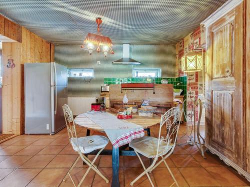 Holiday Home in Auvergne with Roofed Garden and Terrace