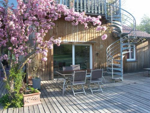 Holiday Home in Auvergne with Roofed Garden and Terrace