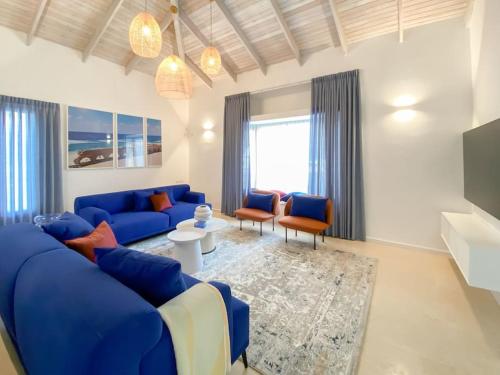 Instalações, Stylish Villa with Bomb Shelter Close to Shore in Cesaria