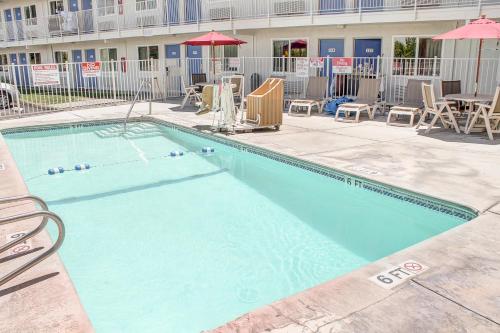 Swimming pool, Motel 6-Lancaster, CA in Lancaster (CA)