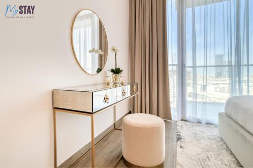 Luxurious Two-Bedroom Apartment - image 9