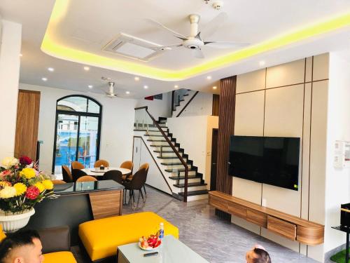 Villa 7 ngủ , bể bơi riêng, cách biển 150m