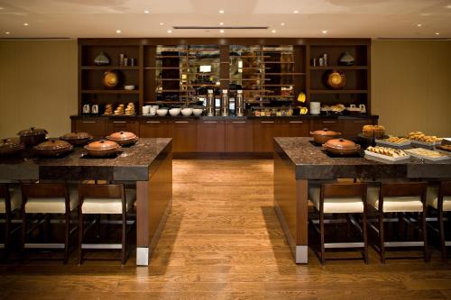 ห้องอาหาร, โรงแรมไฮแอท รีเจนซี่ วอชิงตัน (Hyatt Regency Washington) near ศาลสูง