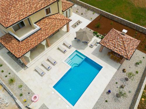 Beautiful Villa Vita Maris with heated pool