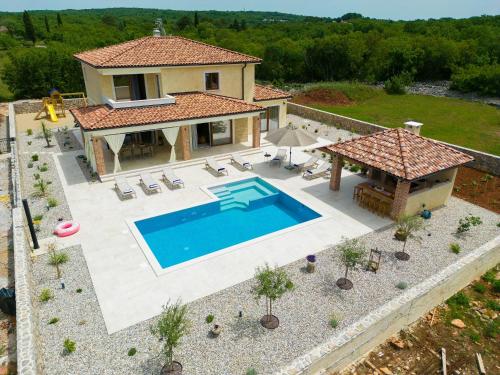 Beautiful Villa Vita Maris with heated pool