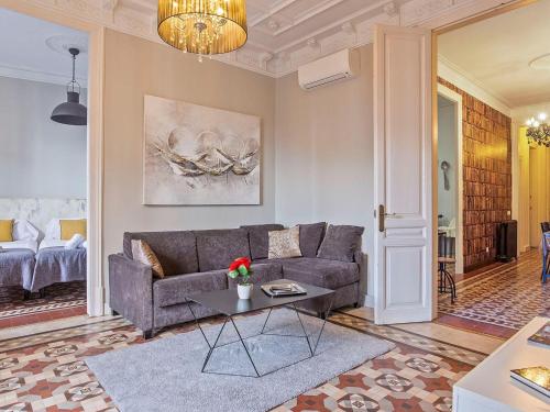 Luxurious apartment for 9 people recently renovated in the center of Barcelona