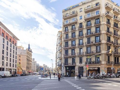 Luxurious apartment for 9 people recently renovated in the center of Barcelona