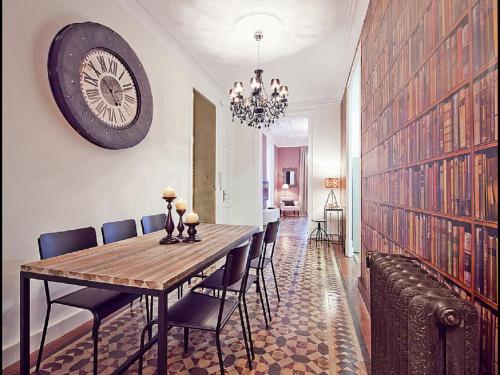 Luxurious apartment for 9 people recently renovated in the center of Barcelona