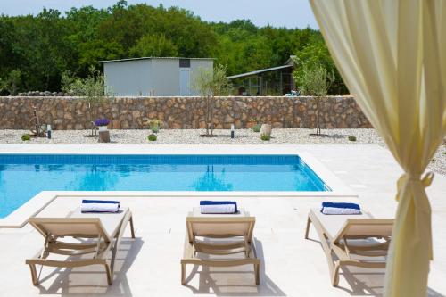 Beautiful Villa Vita Maris with heated pool