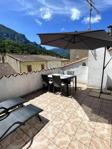 Townhouse in Southern France with a wonderful view - Location saisonnière - Axat