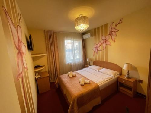 Standard Double Room image 4