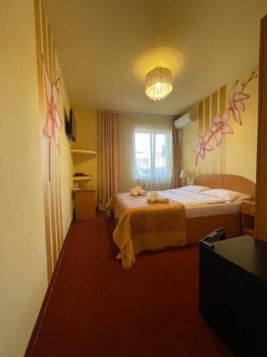 Standard Double Room image 3