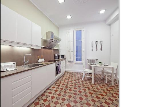 Luxurious apartment for 9 people recently renovated in the center of Barcelona