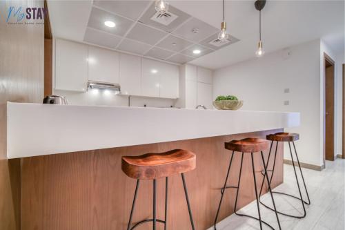 Luxurious Two-Bedroom Apartment - image 4