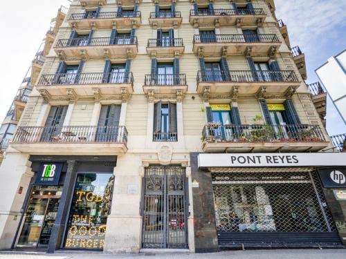 Luxurious apartment for 9 people recently renovated in the center of Barcelona