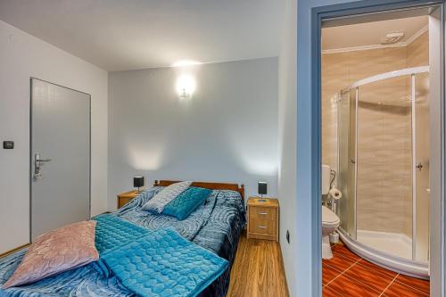 Three-Bedroom Apartment with Balcony image 10