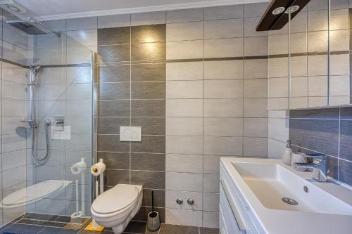 Three-Bedroom Apartment with Balcony image 3