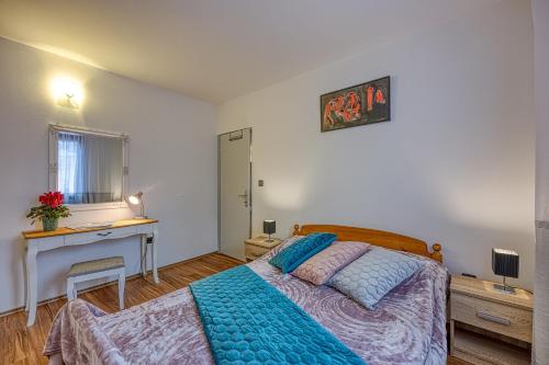 Three-Bedroom Apartment with Balcony image 1