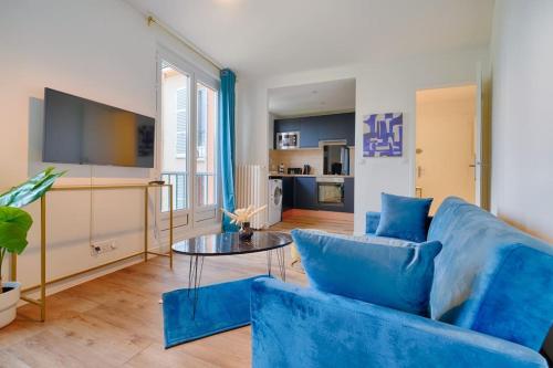 Welcome to Blue Dream House in Marly-le-Roi