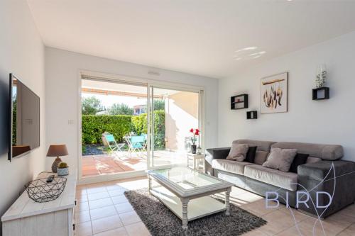 Spacious apartment Pool and Parking in La Fontonne