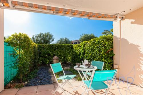 Spacious apartment Pool and Parking in La Fontonne
