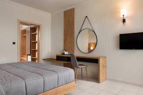 Double or Twin Room with Garden View image 3
