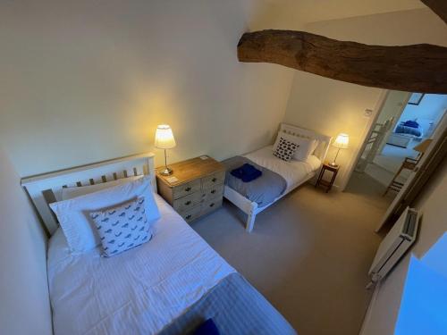 Oak Cottage cosy 5 bed sleeps 8 - dogs welcome