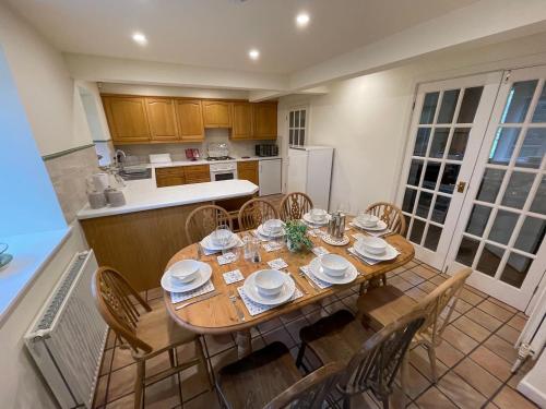 Oak Cottage cosy 5 bed sleeps 8 - dogs welcome