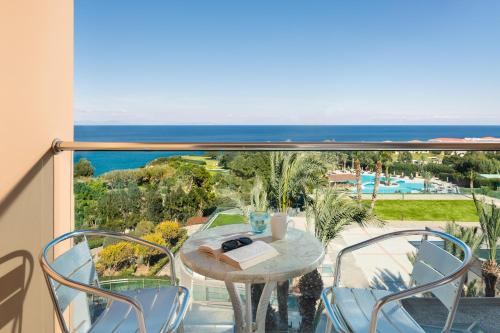 Double or Twin Room with Sea View image 4