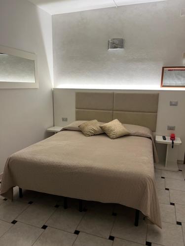 Double or Twin Room image 5