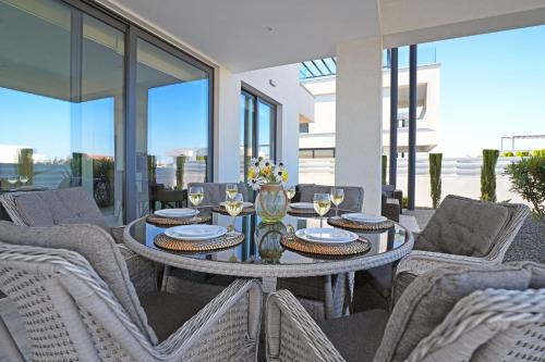 Viesnīcas āriene, Villa Theresa in Paralimni