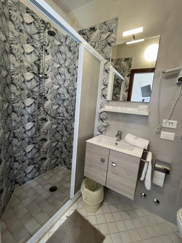 Hotel Touring - image 6