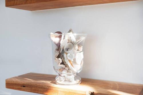 Sun-filled North Bondi Apartment moments to beach - image 11