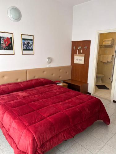 Quadruple Room image 6
