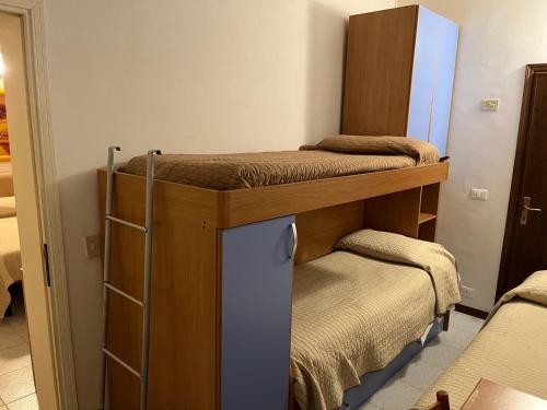 Quadruple Room image 4