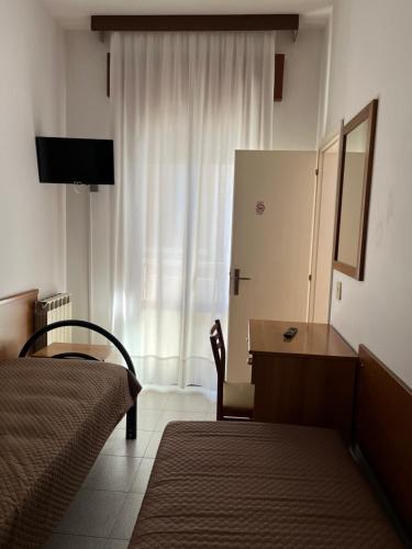 Quadruple Room image 2