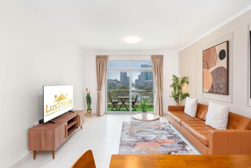 Lux BnB I Una Tower I Lakes View, Dubai