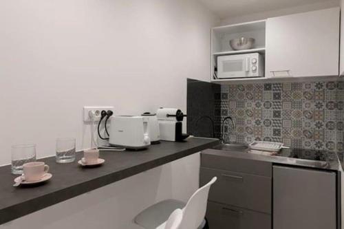 Simon Apartments 5