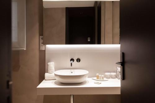 Alexandra Barcelona Hotel Curio Collection by Hilton - image 14
