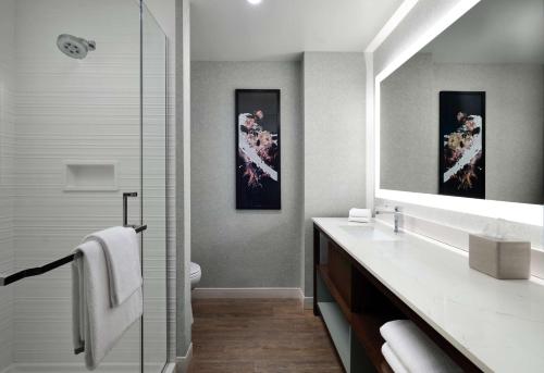 Cambria Hotel Napa Valley - Tap to explore photos