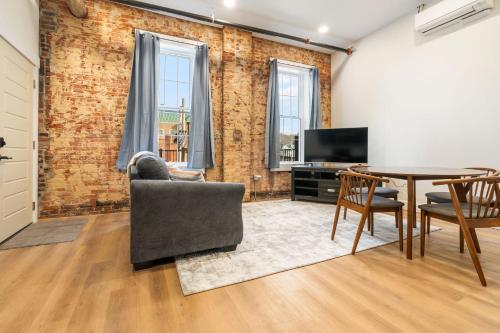 Young Suite Young Suite