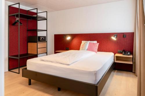 Double Room image 10