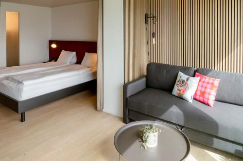 Double Room image 6