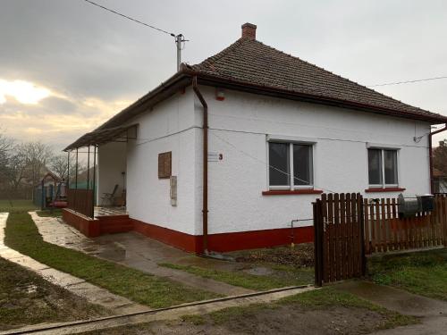 A szálláshely kívülről, Sárdoár Vendégház (Sardoar Vendeghaz) in Abádszalók