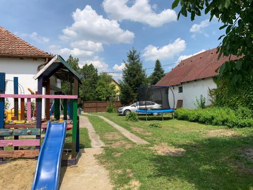 Játszótér, Sárdoár Vendégház (Sardoar Vendeghaz) in Abádszalók