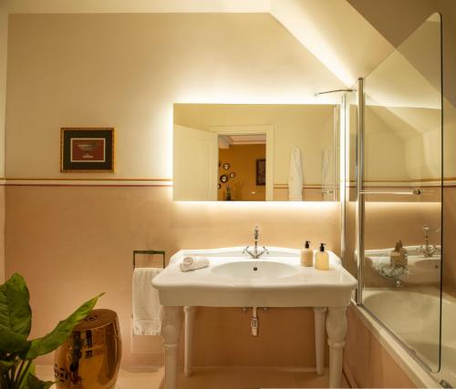 Elizabeth Unique Hotel | a Member of Design Hotels™ - image 12