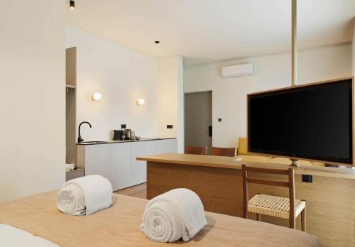 Executive Suite image 10
