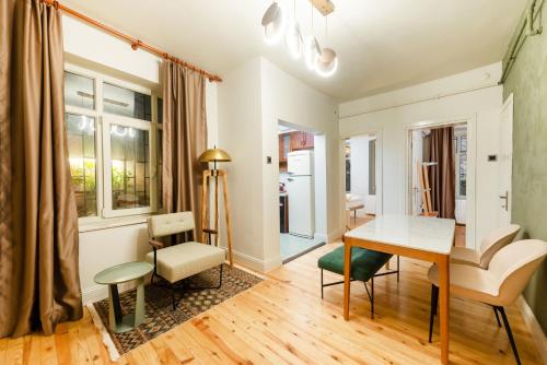 Maison Chic : Newly Renovated 3Br in City Center - image 14